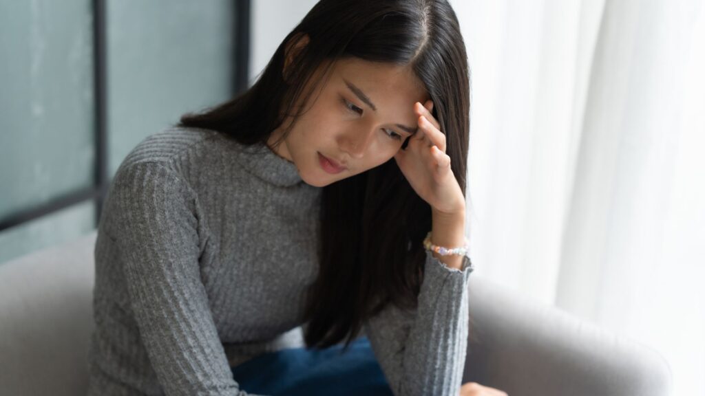 浮気に悩んでいる女性